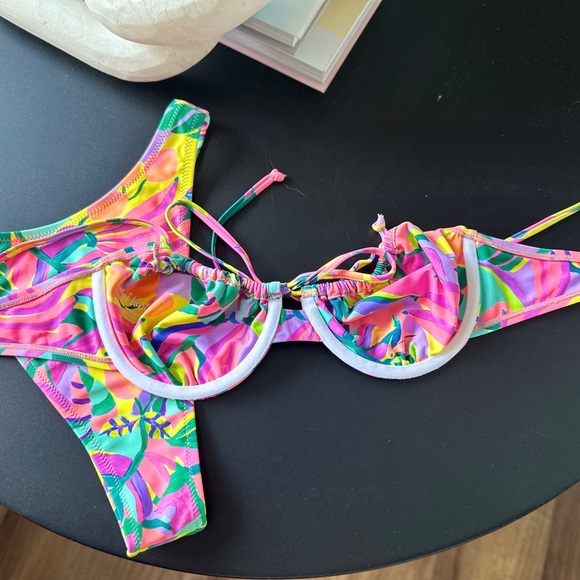 Brand new Kulani Kini Swimsuit never worn - Picture 5 of 9